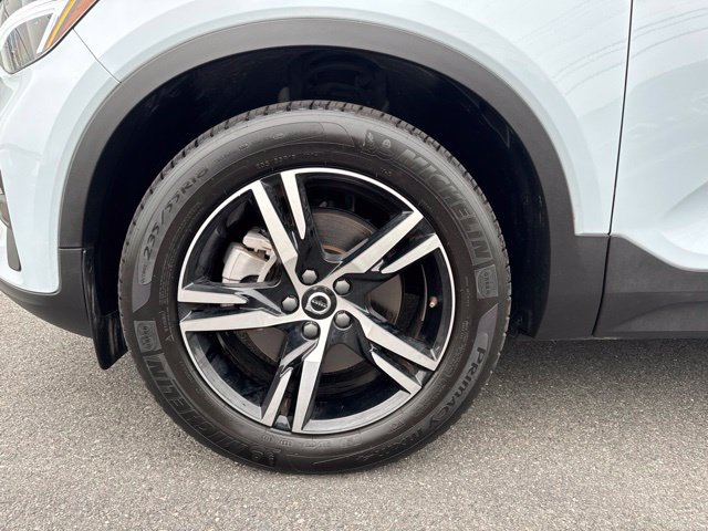 Certified 2025 Volvo XC40 B5 Core AWD/4WD image 8