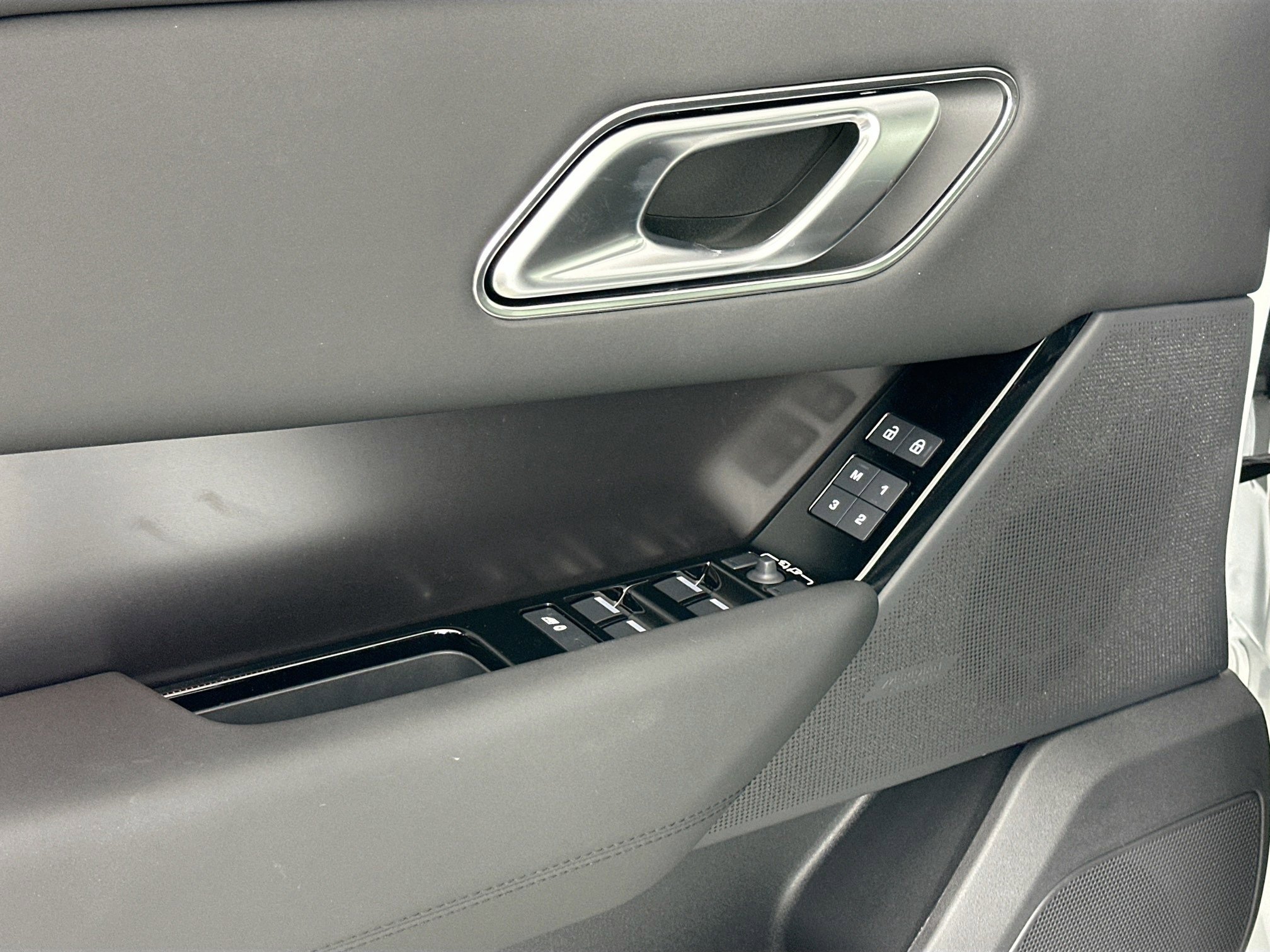 Used 2026 Land Rover Range Rover Velar Dynamic SE image 15