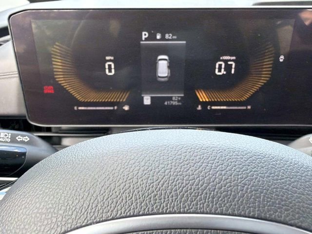 Used 2025 Kia Carnival FWD image 26