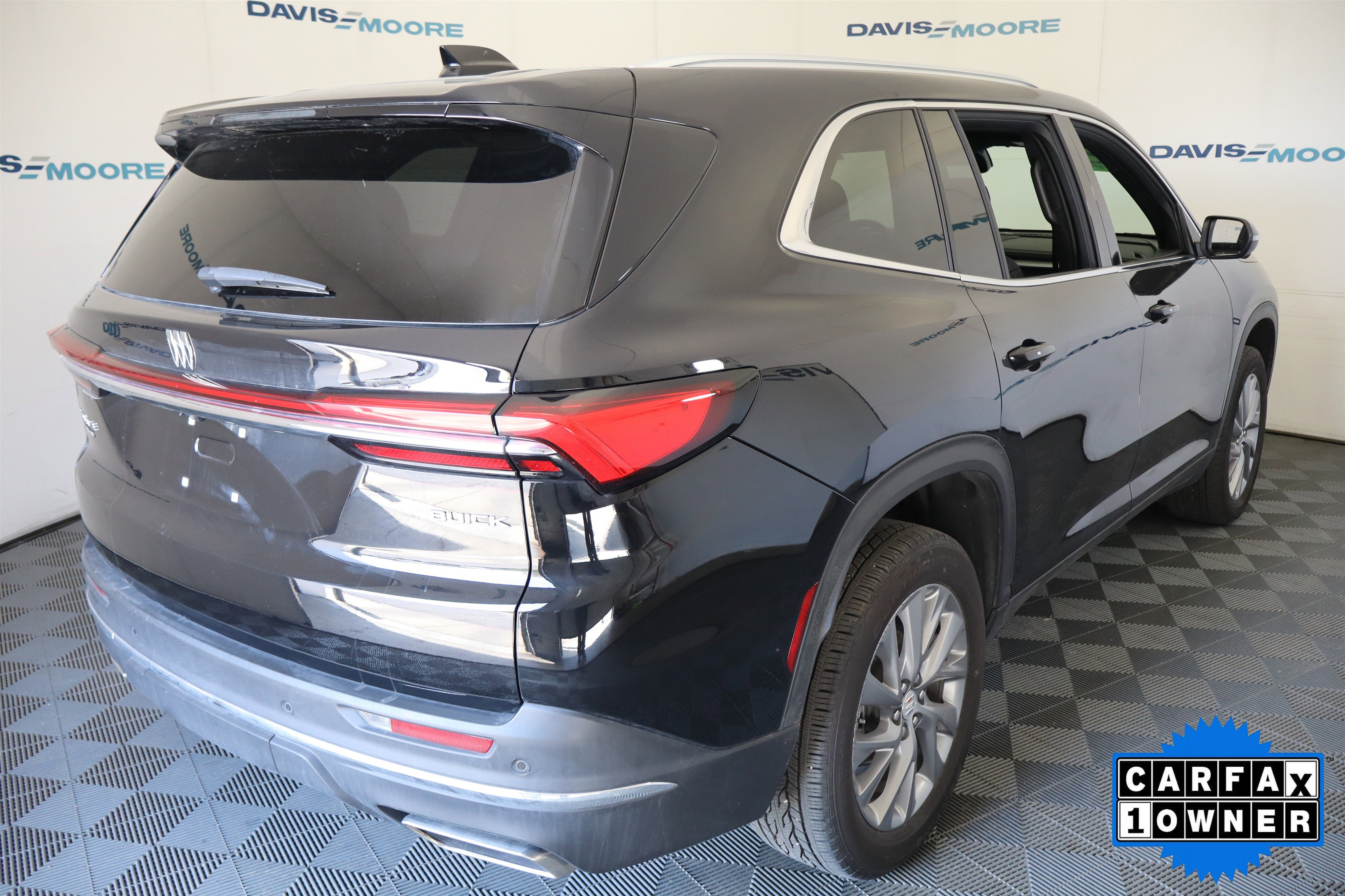 Used 2025 Buick Enclave Preferred image 6