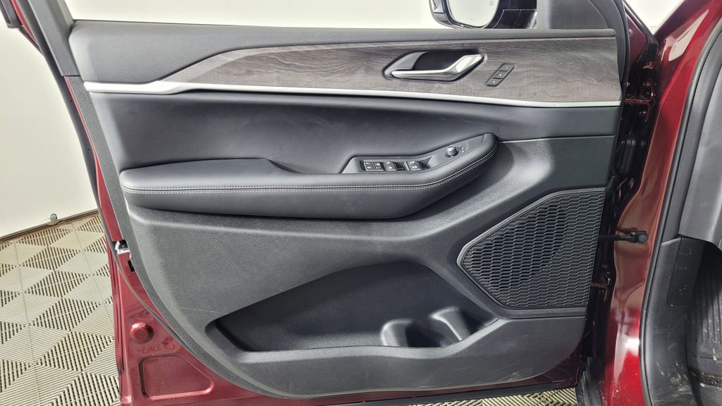 New 2025 Jeep Grand Cherokee Limited image 13