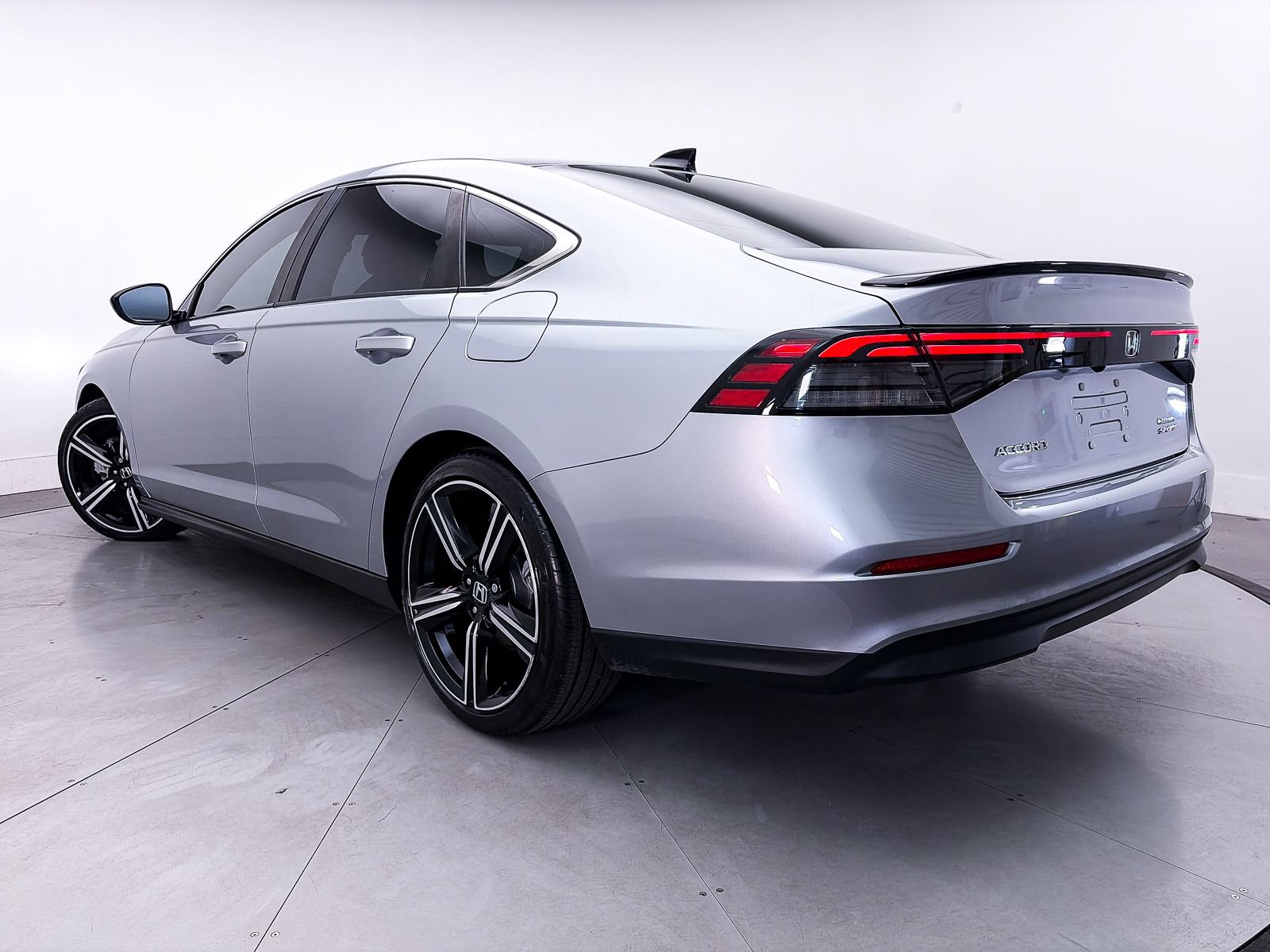 Used 2023 Honda Accord Sport image 2