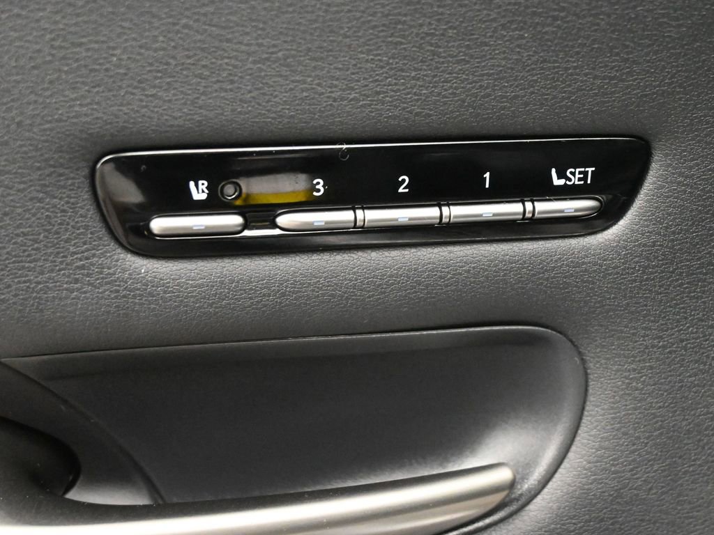 Used 2020 Lexus LS 500 w/ Accessory Package (Z2) RWD image 5