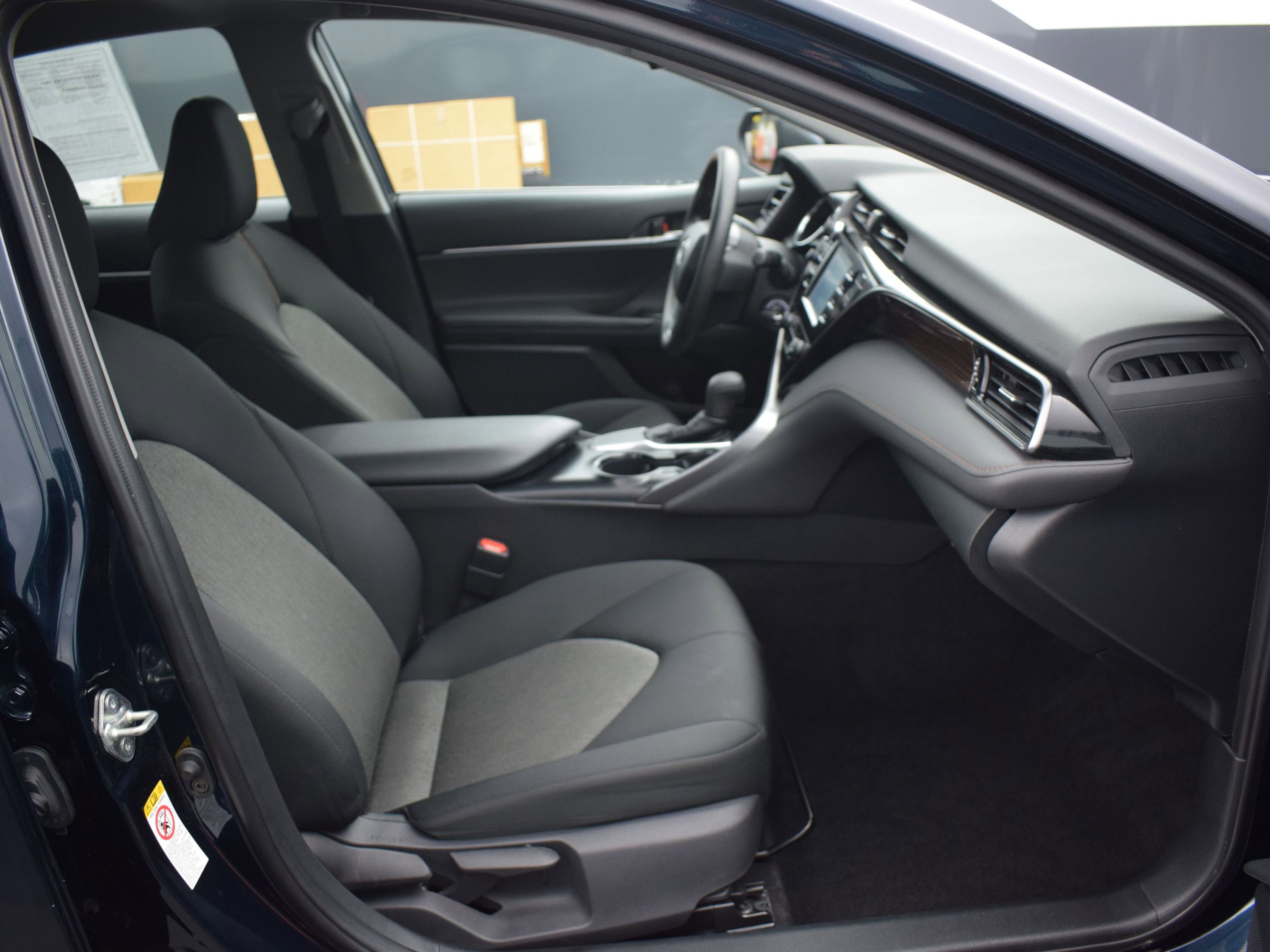 Used 2019 Toyota Camry LE image 10