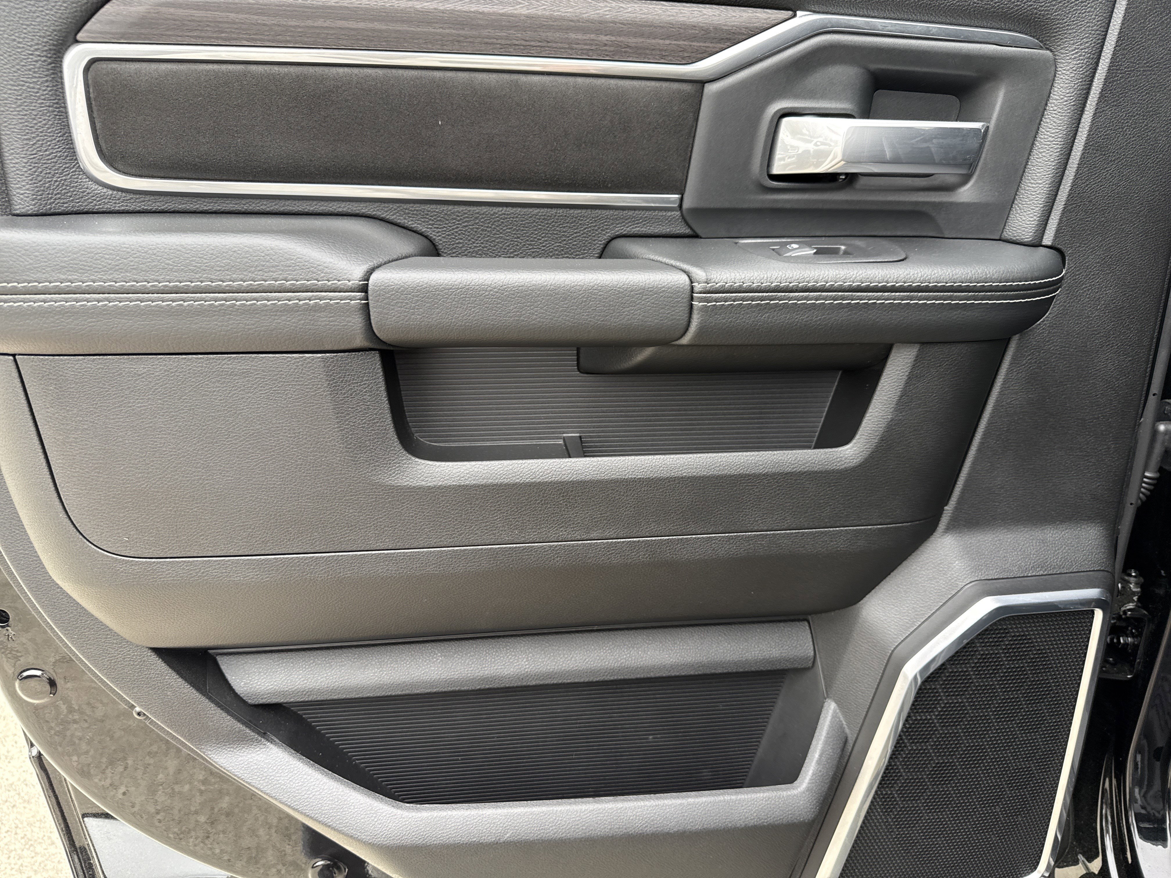 Used 2025 RAM 3500 Laramie w/ Night Edition image 20