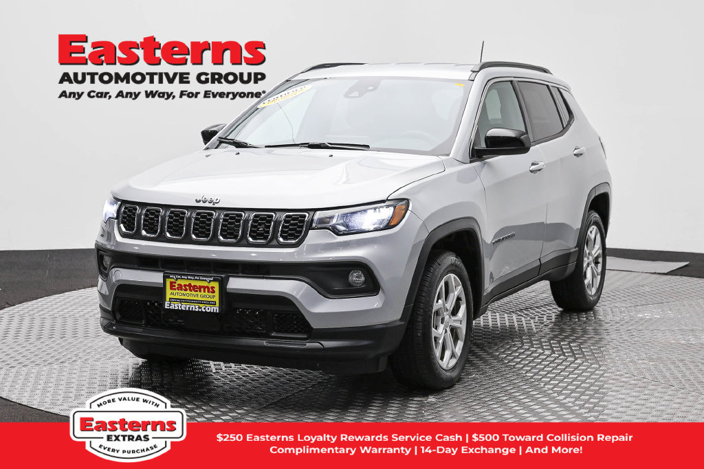 Used 2024 Jeep Compass Latitude AWD/4WD image 1