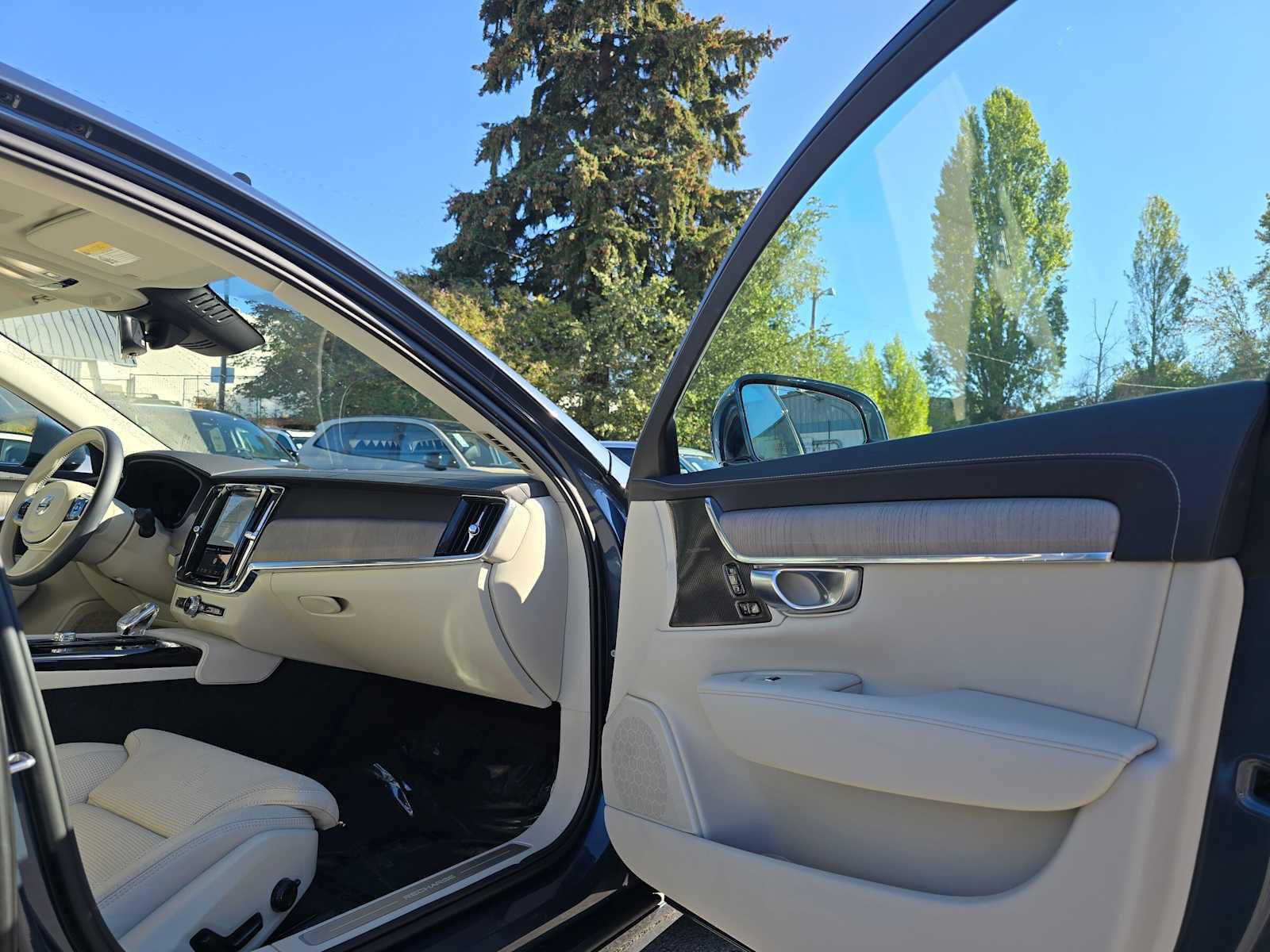 Certified 2024 Volvo S90 T8 Ultimate AWD/4WD image 12