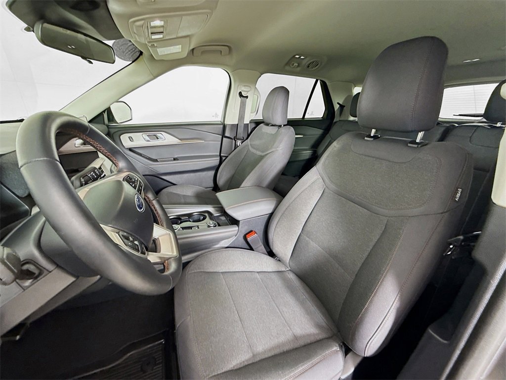 Used 2025 Ford Explorer Active image 6