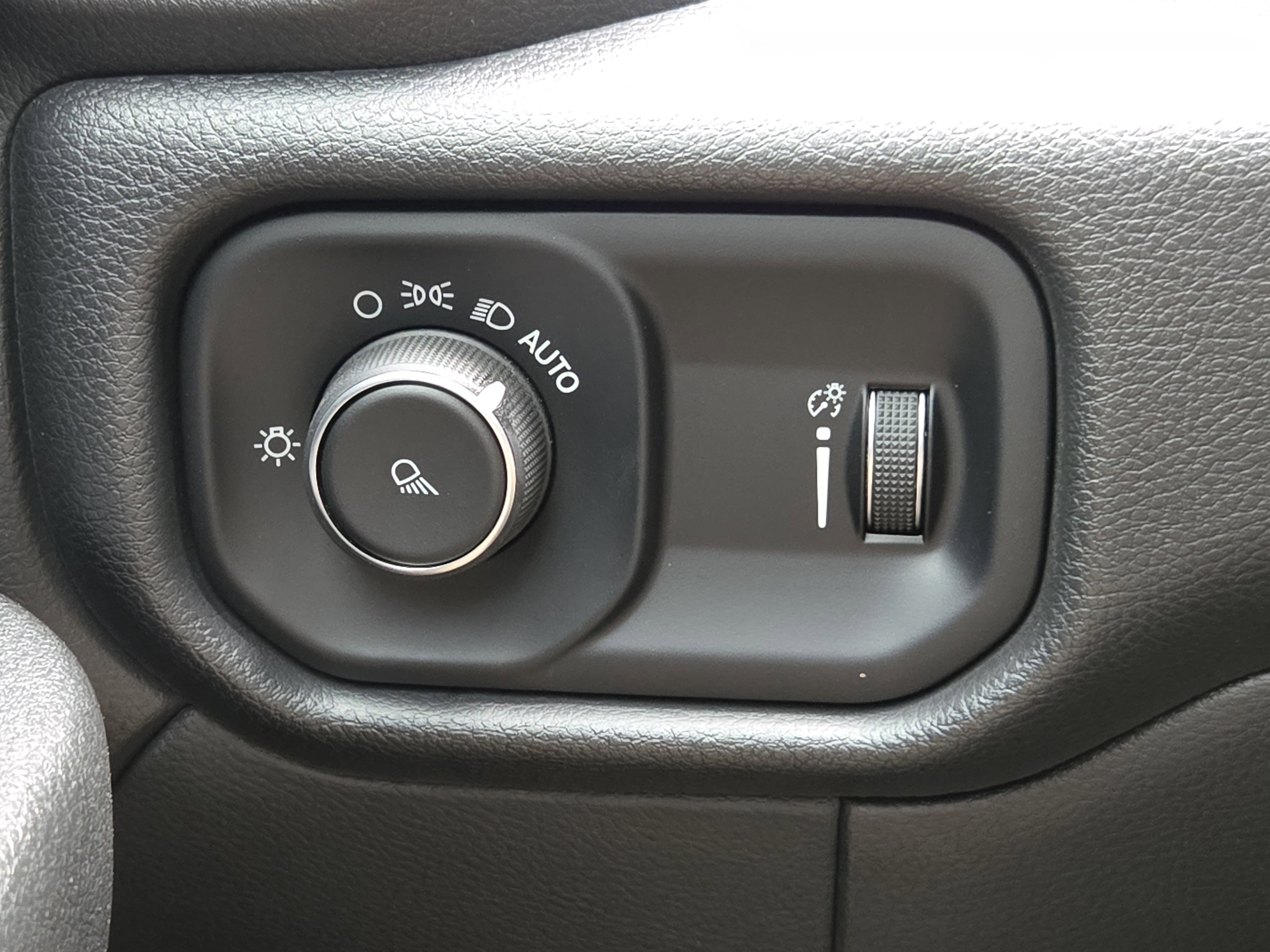 Used 2023 RAM 2500 Tradesman w/ Chrome Appearance Group image 25