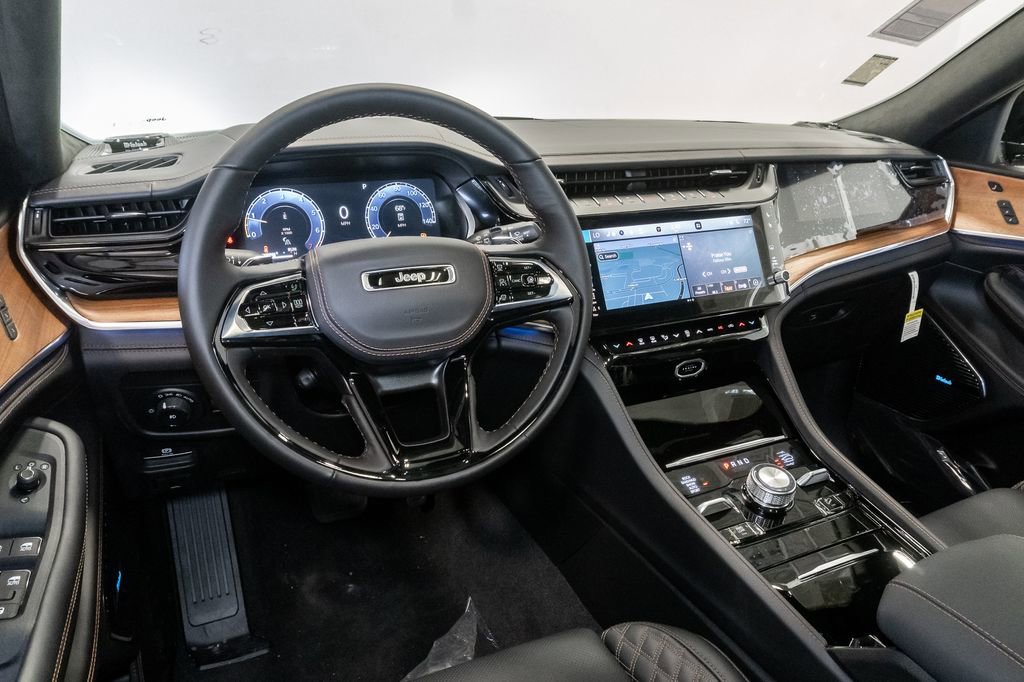 New 2026 Jeep Grand Cherokee L Summit image 7