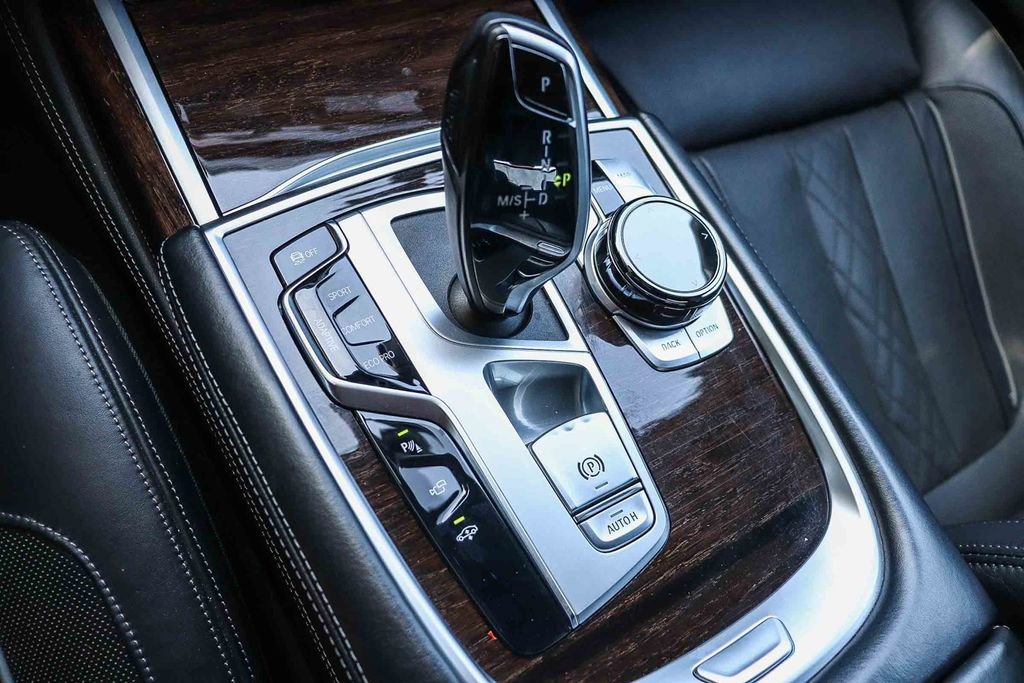 Used 2022 BMW 750i xDrive w/ Executive Package AWD/4WD image 22