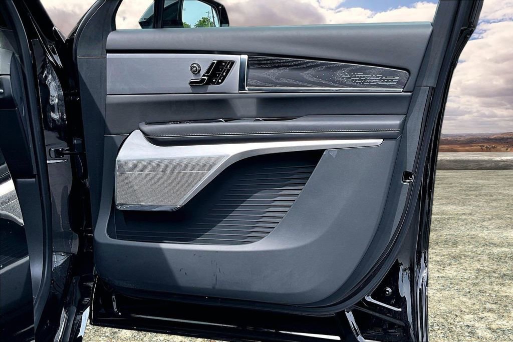 Certified 2026 Cadillac Vistiq Platinum w/ LPO, Floor Liner Package AWD/4WD image 29
