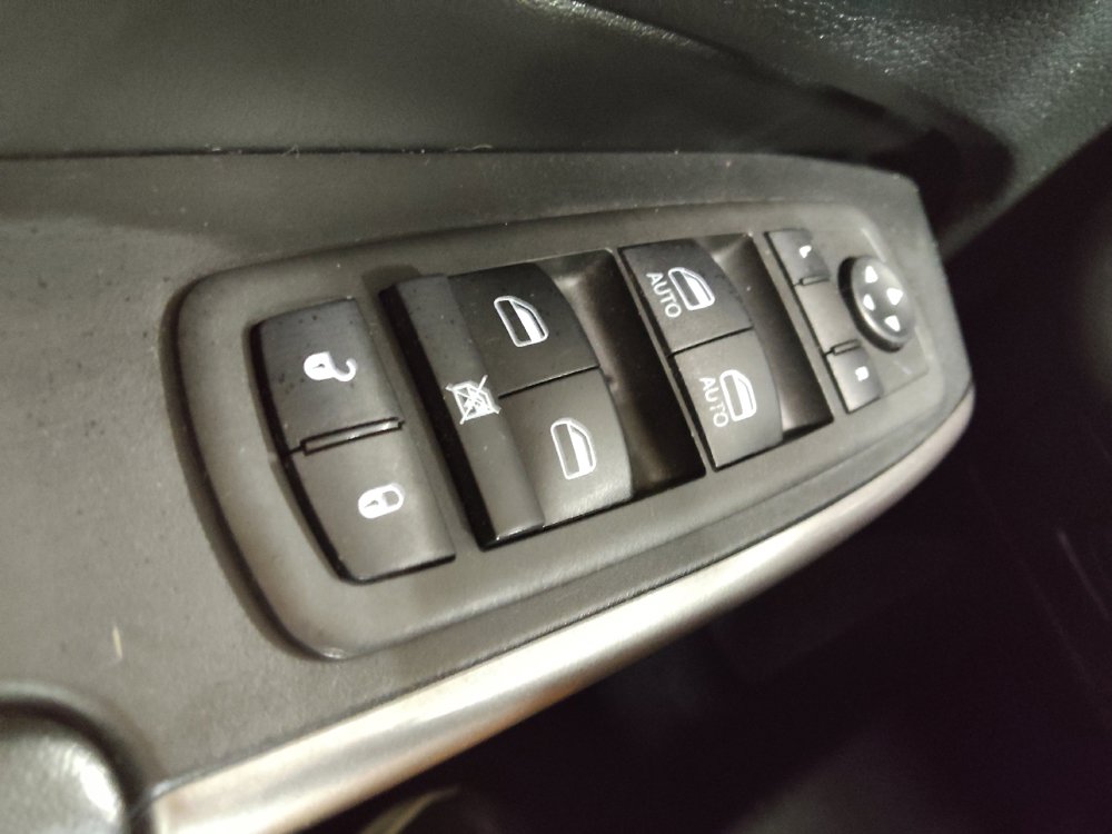 Used 2021 Jeep Cherokee Latitude Plus AWD/4WD image 27