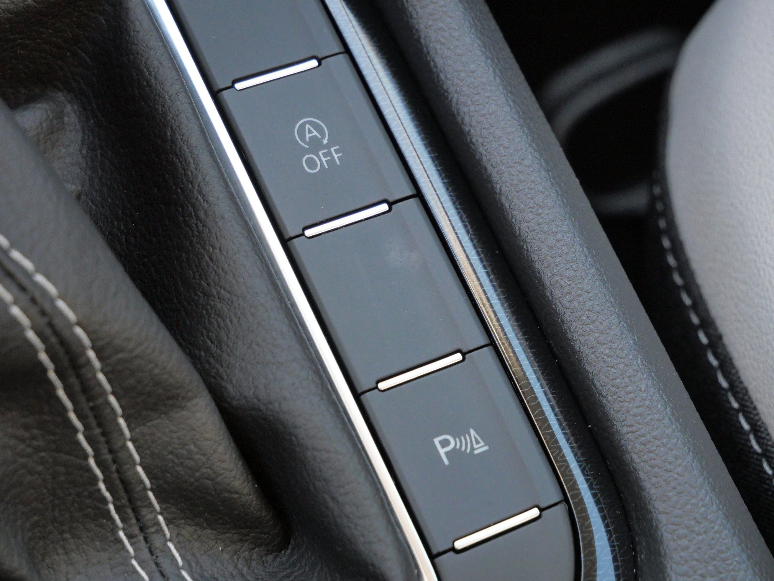 Certified 2025 Volkswagen Taos SE image 29