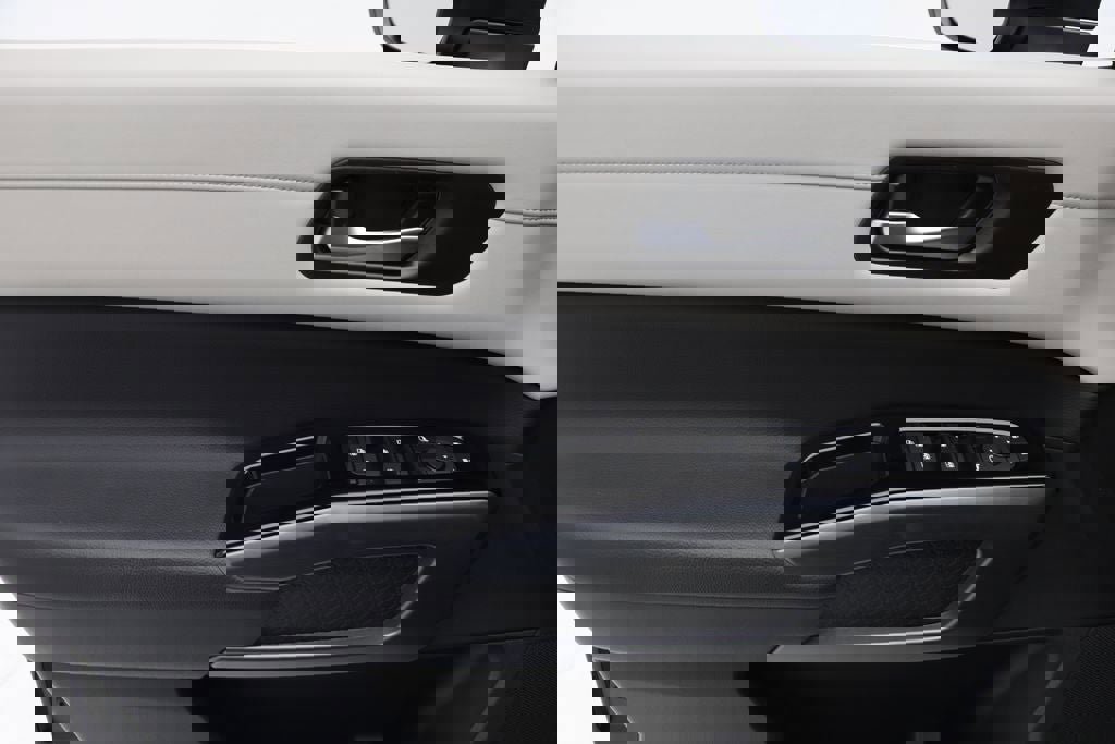 Used 2024 Nissan Pathfinder SL w/ Black Appearance Package image 14