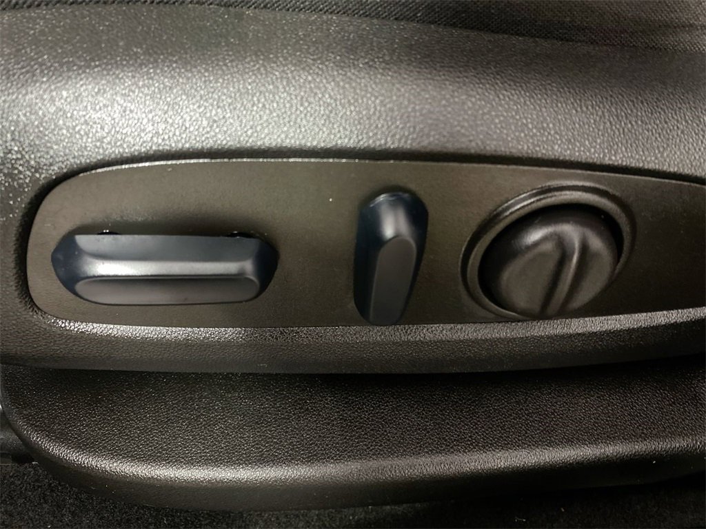 Used 2023 GMC Acadia SLE w/ Driver Convenience Package image 12