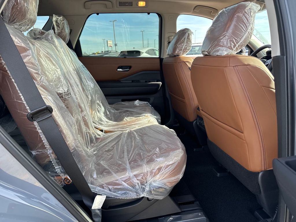 New 2026 Nissan Pathfinder Platinum w/ Cargo Package AWD/4WD image 14