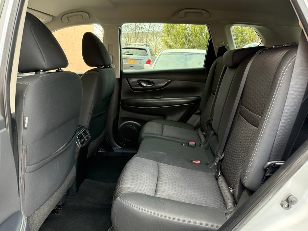 Used 2019 Nissan Rogue SV FWD image 16