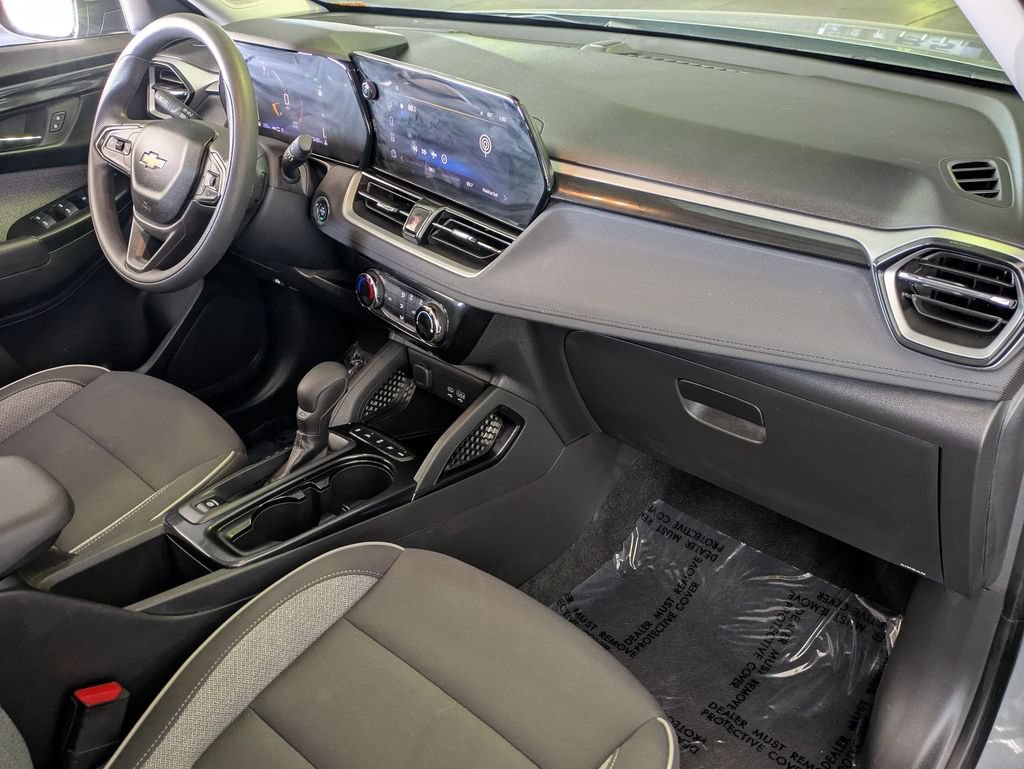 Used 2025 Chevrolet TrailBlazer LT AWD/4WD image 28