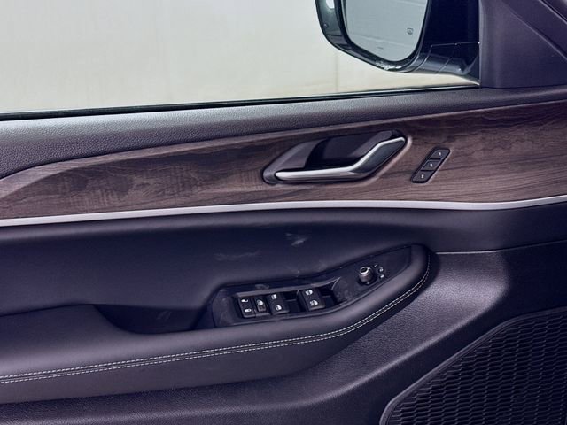 New 2025 Jeep Grand Cherokee Limited w/ Black Appearance Package image 18