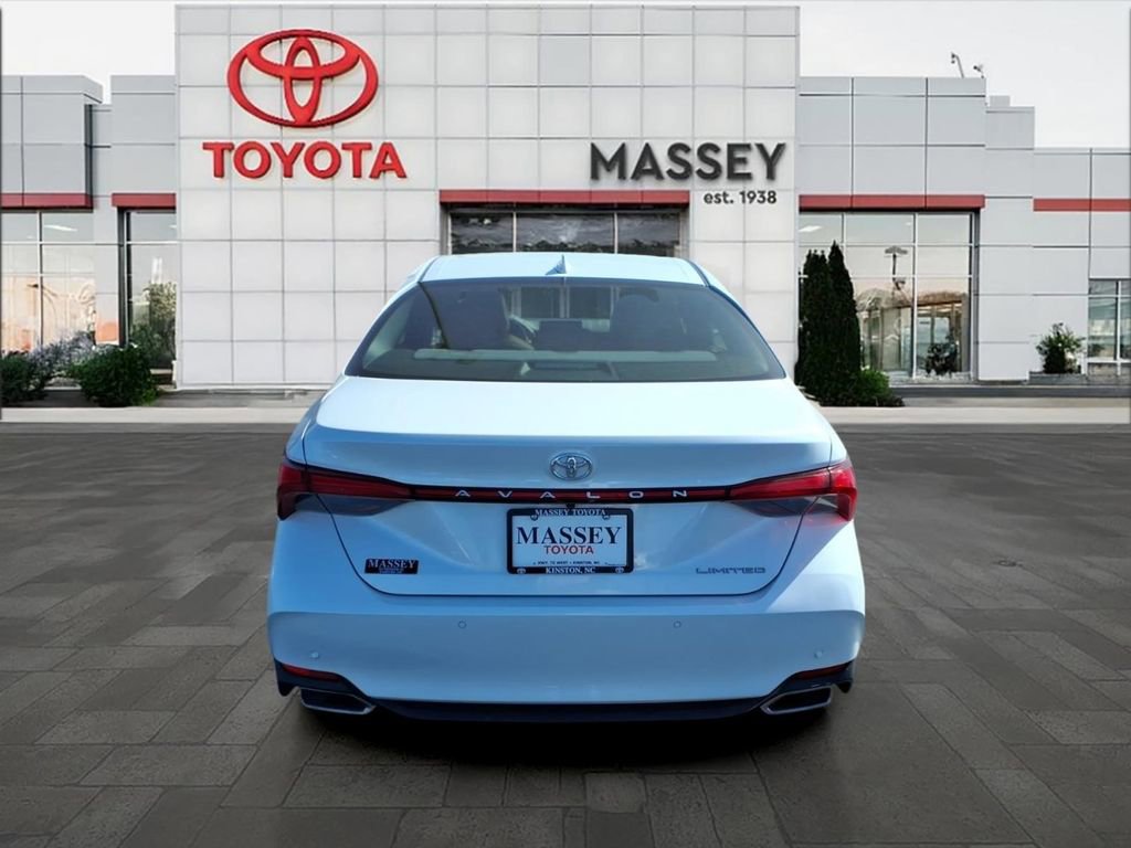 Used 2019 Toyota Avalon Limited w/ Advanced Safety Package image 4