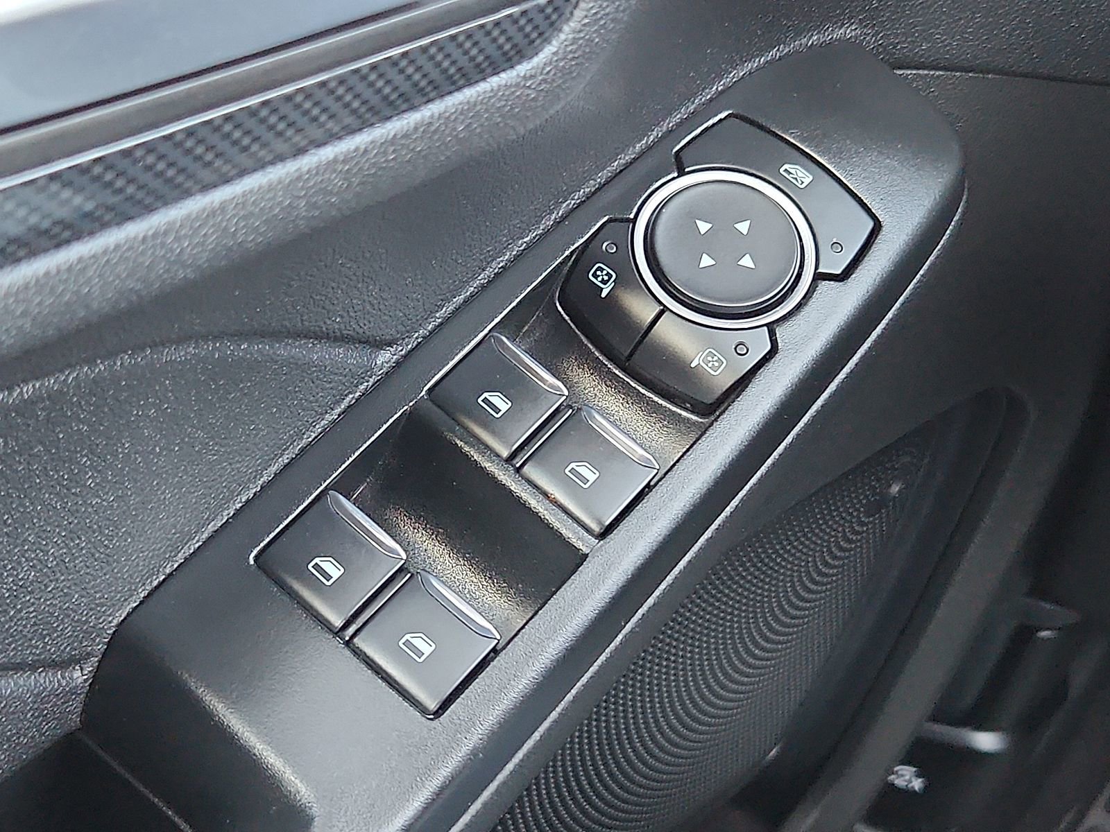 Used 2025 Ford Escape ST-Line image 18