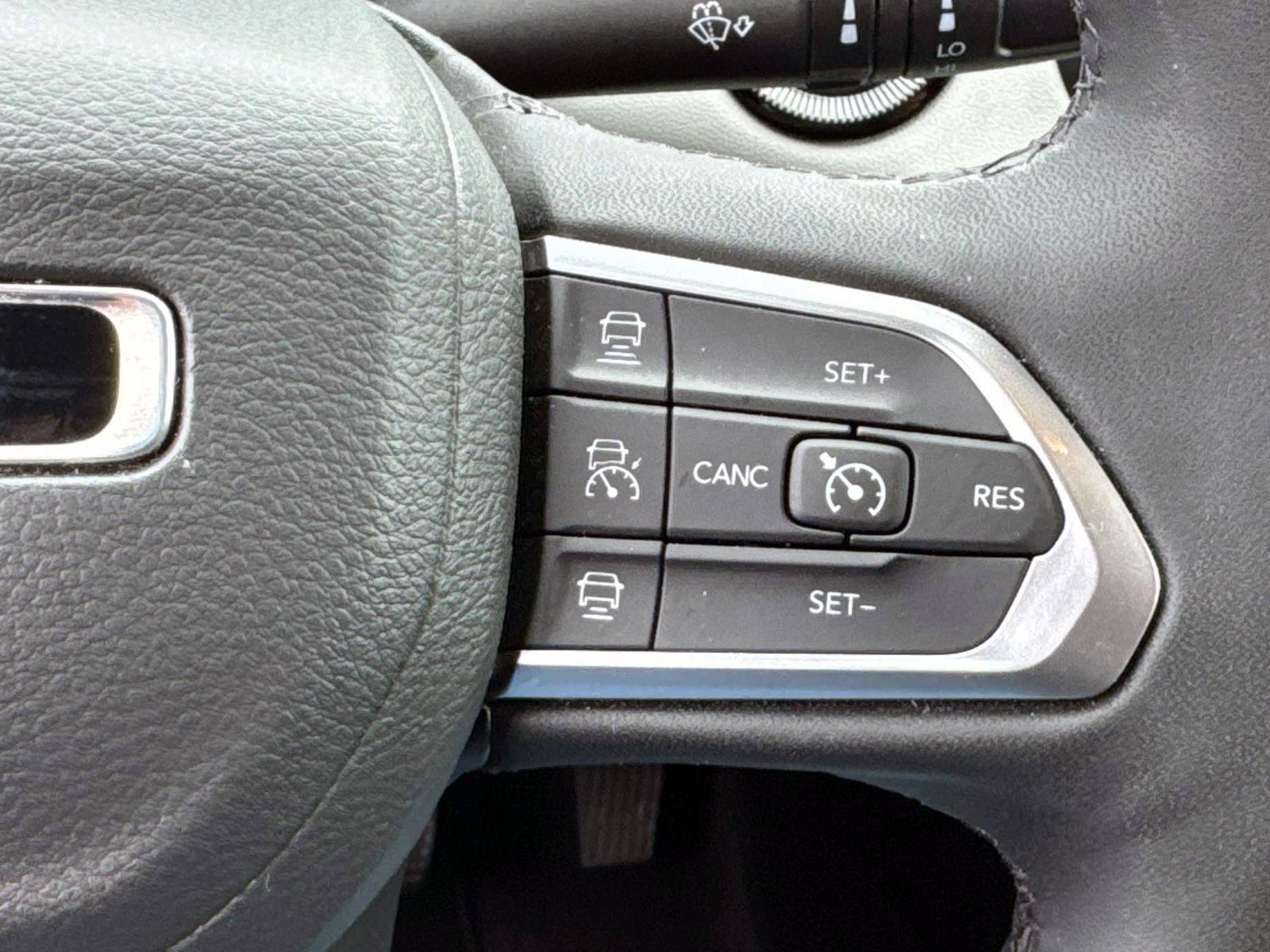 Used 2025 Jeep Compass Limited AWD/4WD image 13