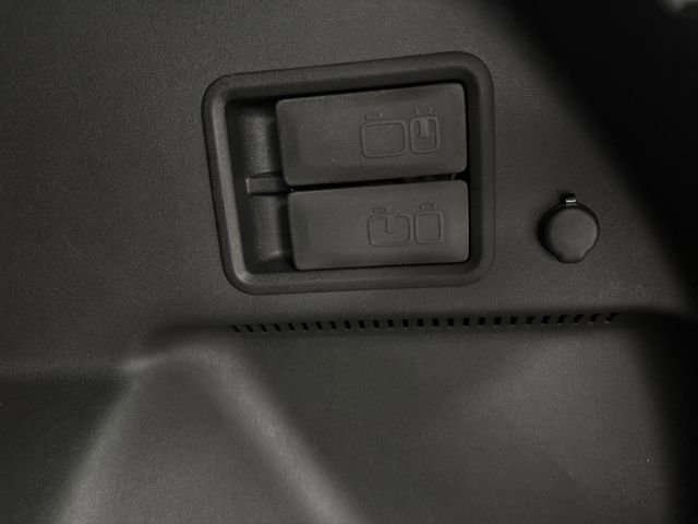 Used 2023 Chevrolet Equinox LT image 23