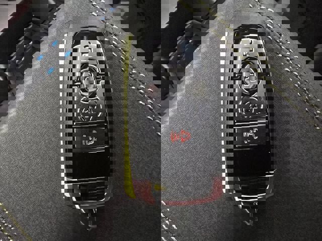 New 2025 Ford Bronco Badlands image 9