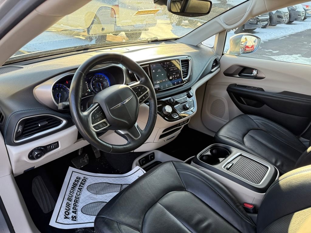 Used 2021 Chrysler Pacifica Touring-L image 10