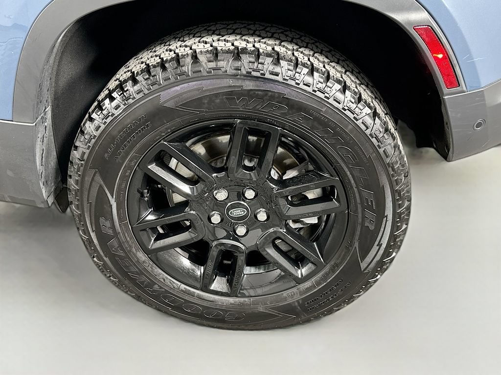 Used 2023 Land Rover Defender 90 SE AWD/4WD image 32