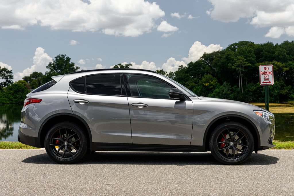 Used 2019 Alfa Romeo Stelvio Ti w/ TI Performance Package AWD/4WD image 2