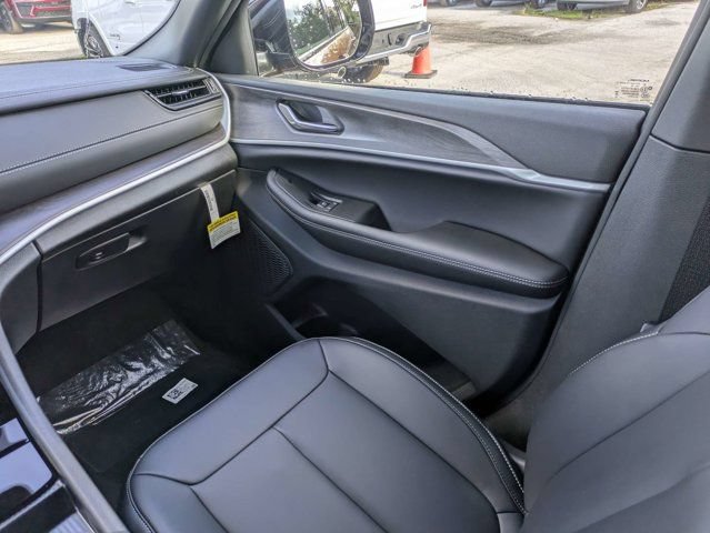 New 2026 Jeep Grand Cherokee Limited AWD/4WD image 18