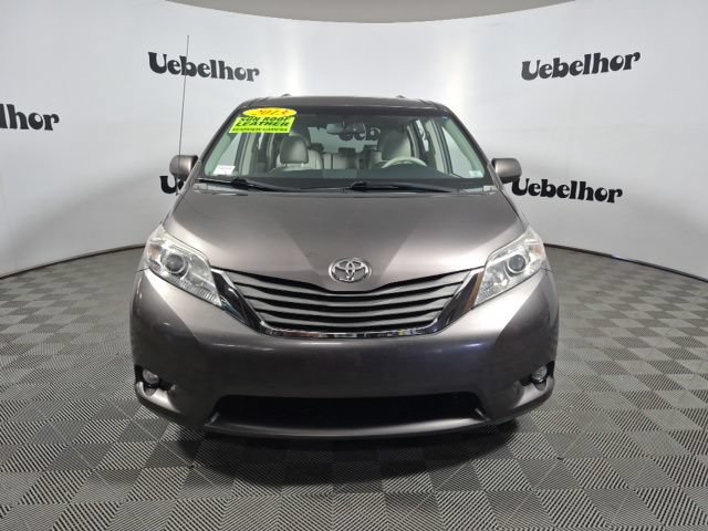 Used 2013 Toyota Sienna XLE FWD image 2