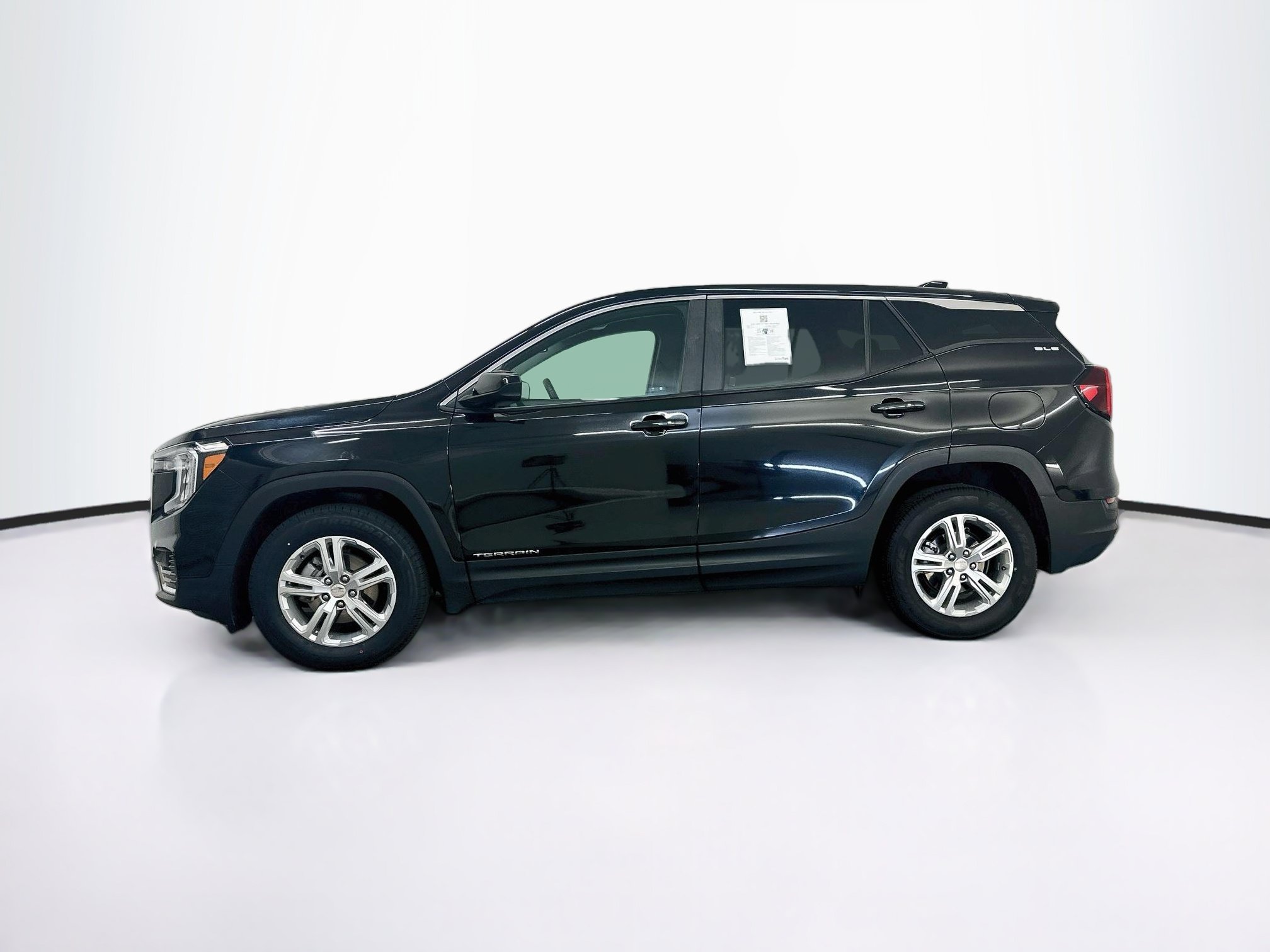 Used 2024 GMC Terrain SLE AWD/4WD image 4