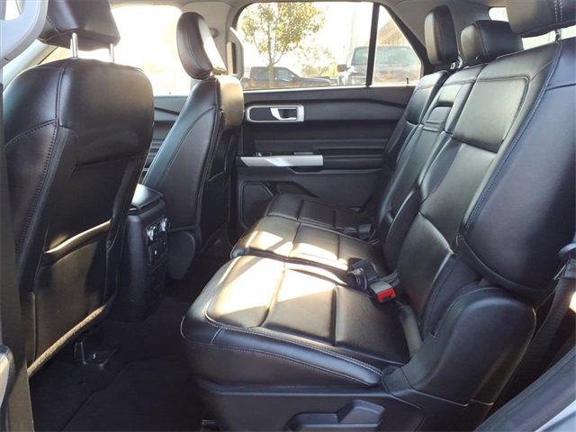 Used 2022 Ford Explorer XLT w/ Equipment Group 202A image 10