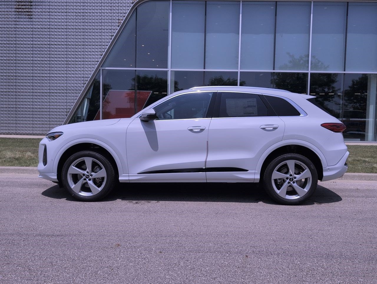New 2025 Audi Q5 Premium Plus image 30