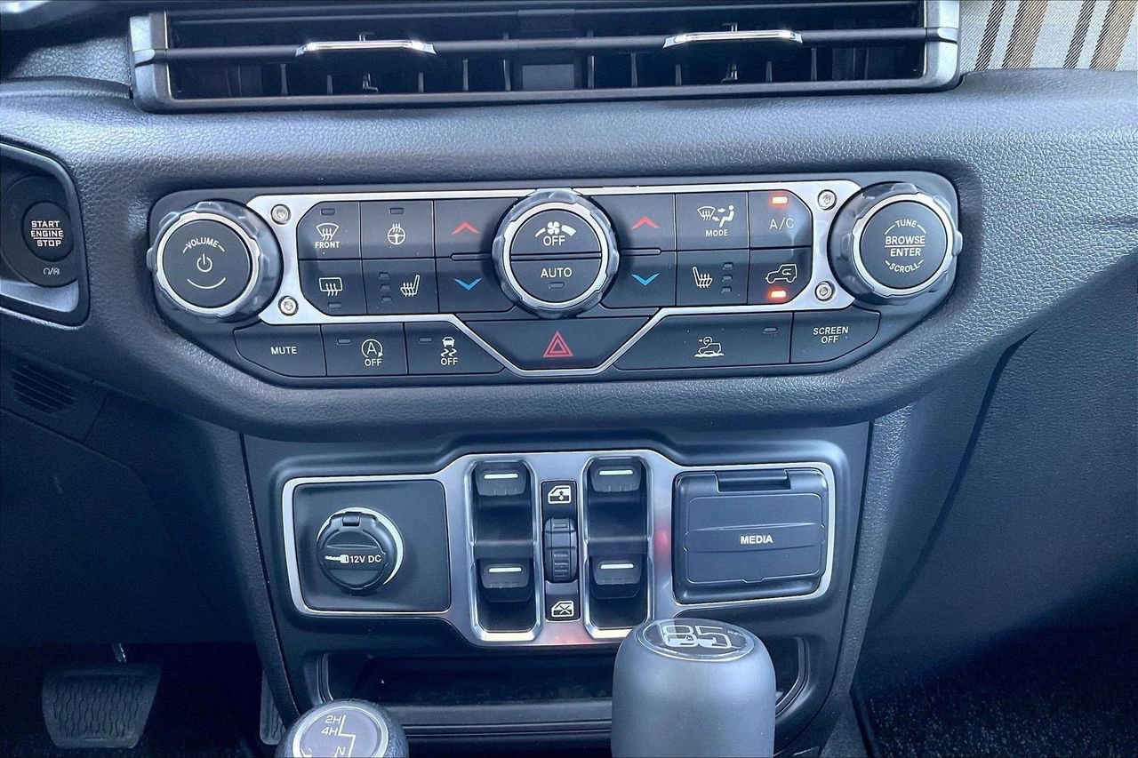 New 2026 Jeep Gladiator Sport AWD/4WD image 17