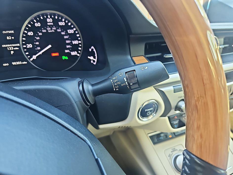 Used 2015 Lexus ES 300h w/ Navigation System Package FWD image 20