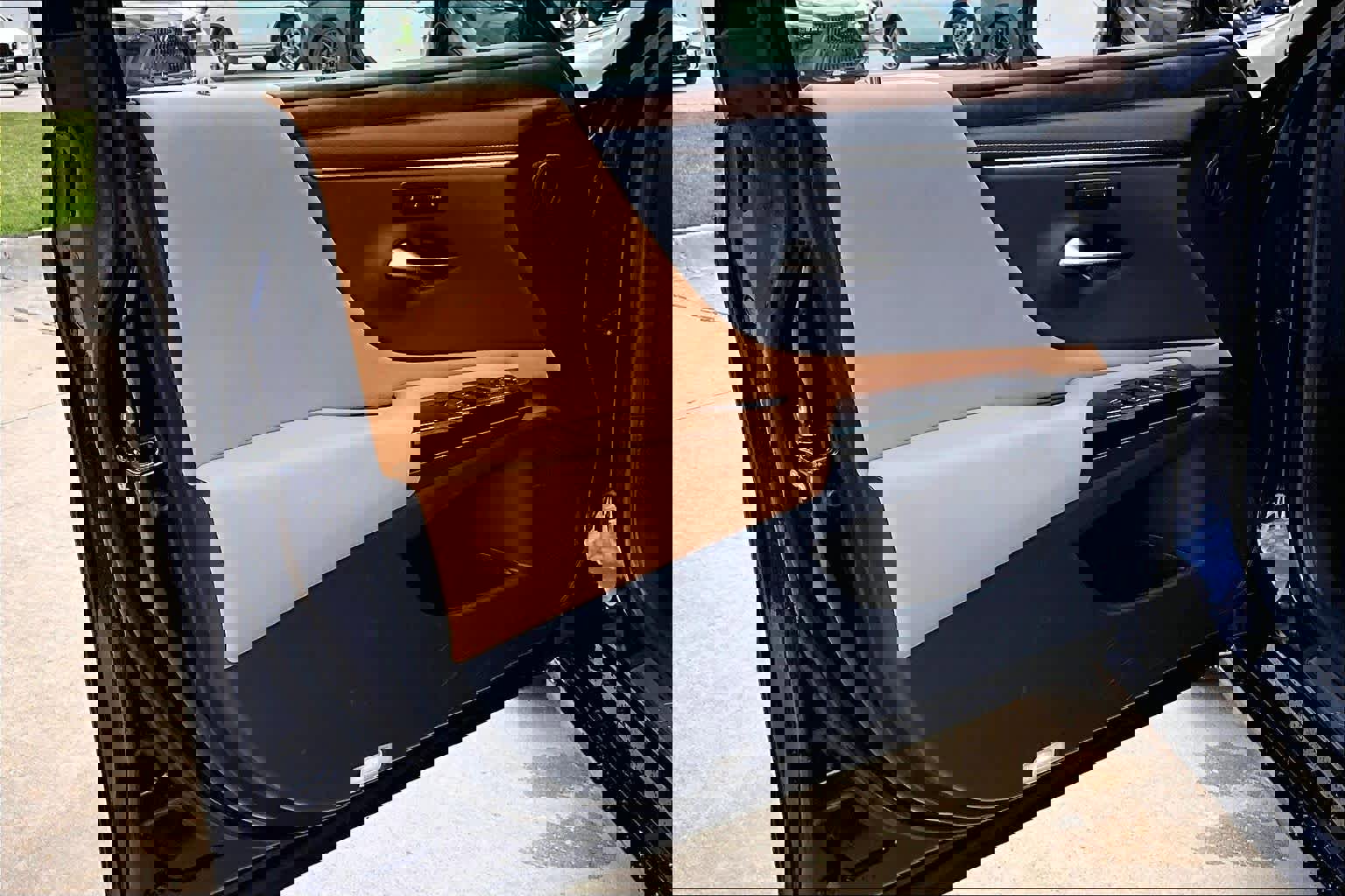 Certified 2025 Lexus ES 300h w/ Premium Package image 22