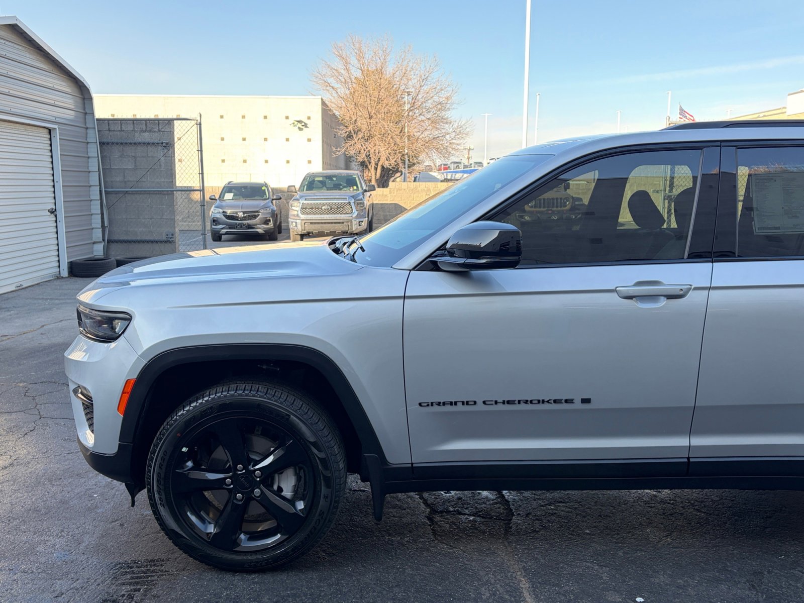 New 2025 Jeep Grand Cherokee Limited w/ Black Appearance Package image 10