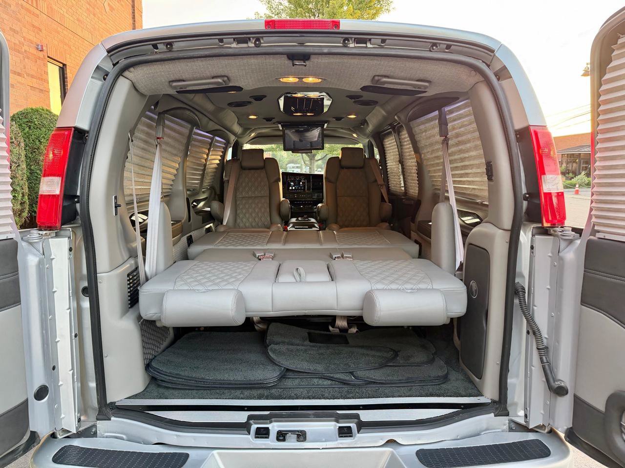 Used 2024 Chevrolet Express 2500 RWD image 58