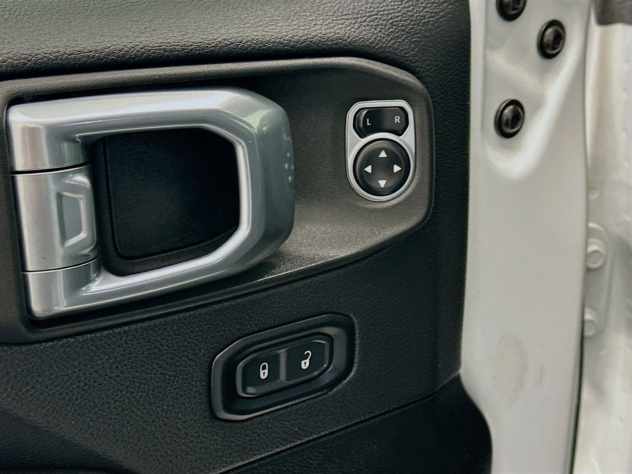 Used 2025 Jeep Wrangler Sahara image 15