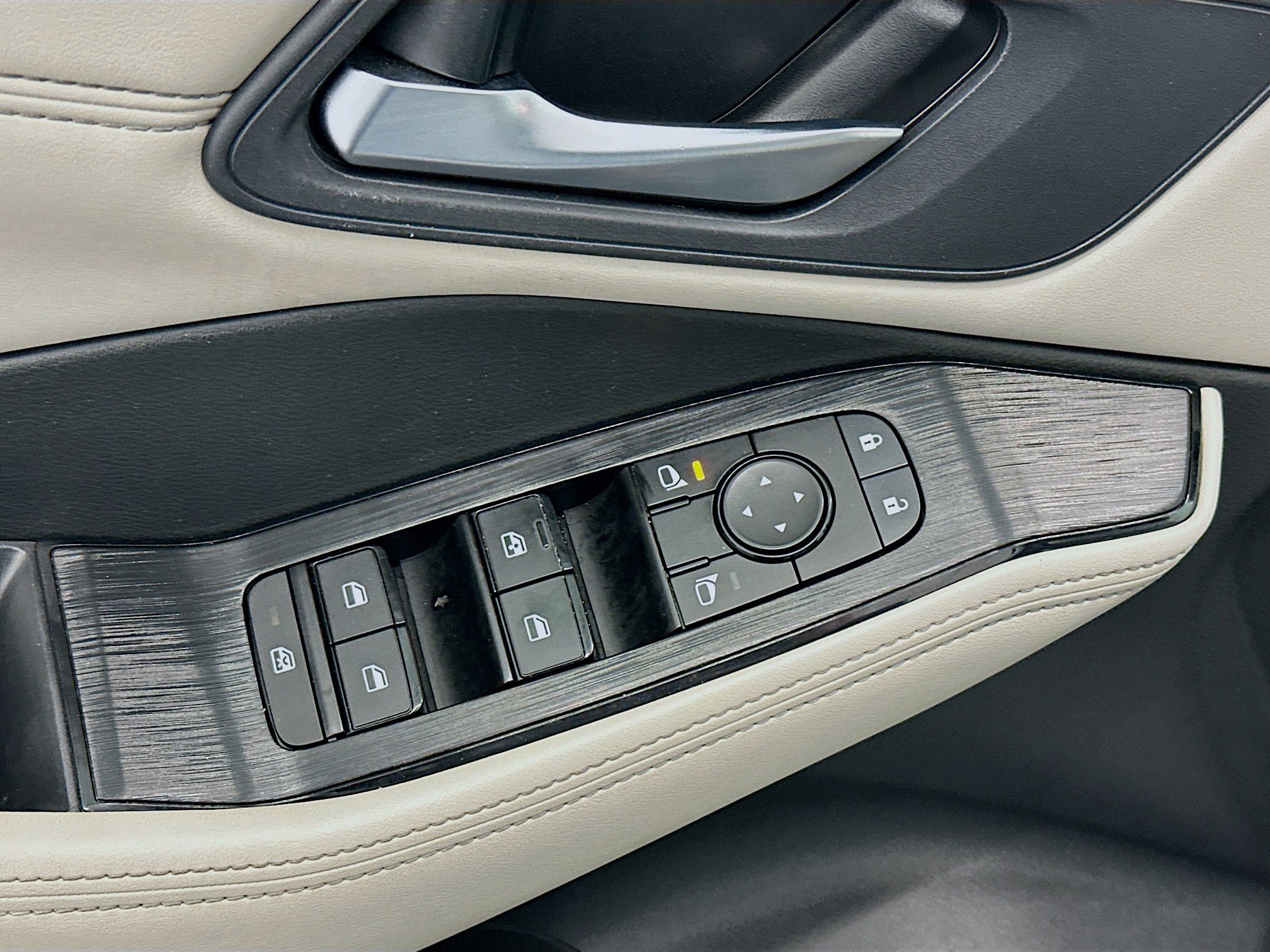 Used 2023 Nissan Rogue SV w/ SV Premium Package image 15