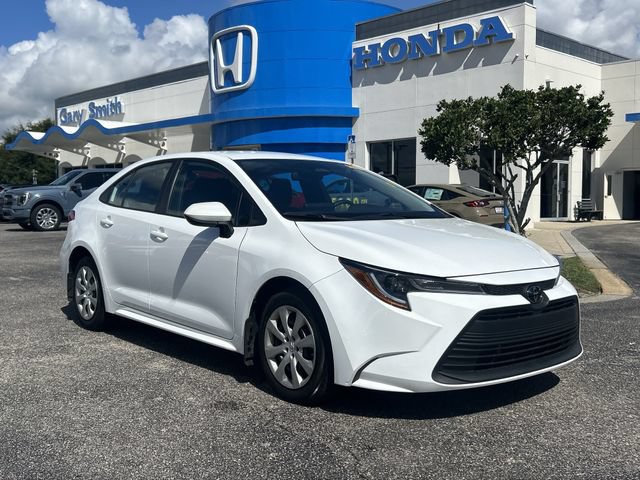 Used 2025 Toyota Corolla LE FWD image 2