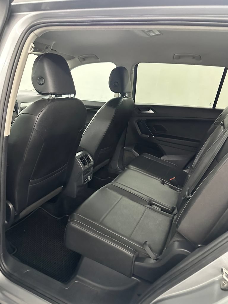 Used 2020 Volkswagen Tiguan SE w/ 3rd Row Seat Package AWD/4WD image 25