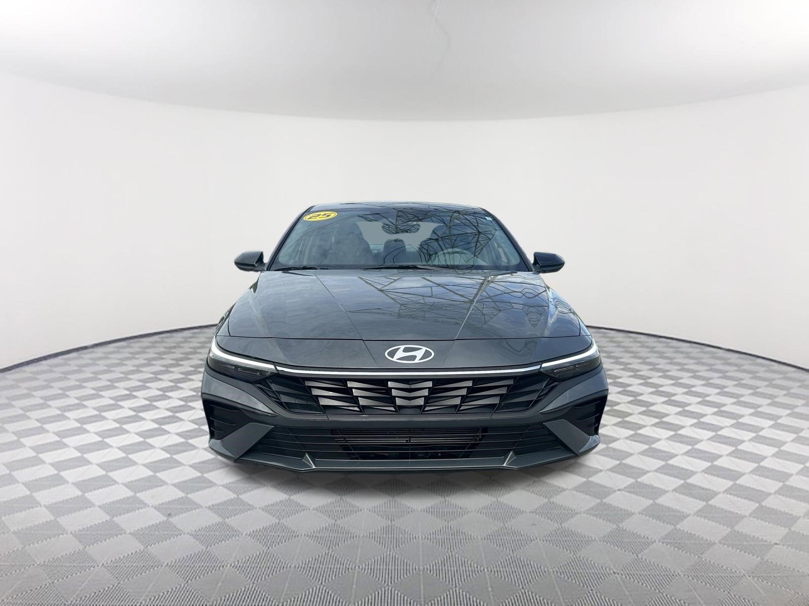 Used 2025 Hyundai Elantra Sport FWD image 2