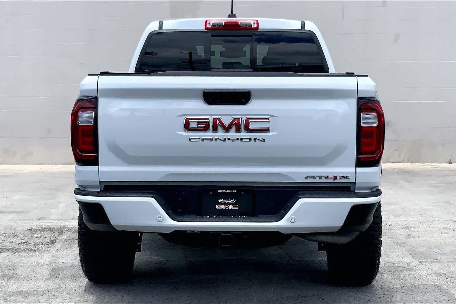 Used 2025 GMC Canyon AT4 w/ AT4X Package AWD/4WD image 5