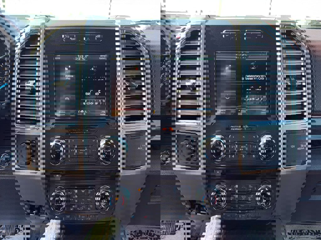 Used 2015 Ford F150 Platinum w/ Equipment Group 701A Luxury image 15