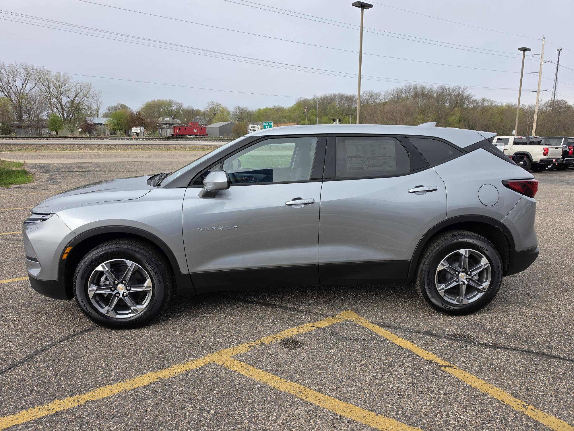 Used 2026 Chevrolet Blazer LT AWD/4WD image 2